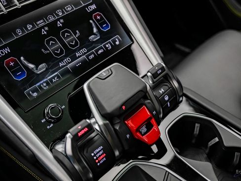 Used 2022 Lamborghini Urus AWD/4WD image 66
