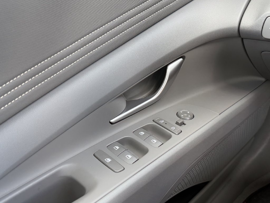 New 2026 Hyundai Elantra SEL FWD image 19