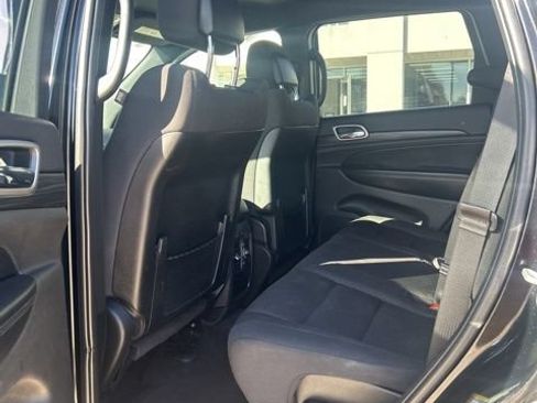 Used 2019 Jeep Grand Cherokee Laredo AWD/4WD image 11