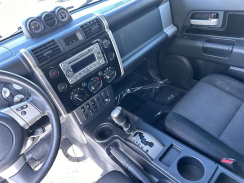 Used 2014 Toyota FJ Cruiser 4WD image 18