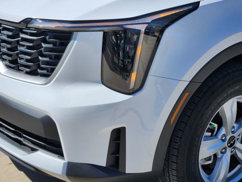 New 2026 Kia Sorento LX FWD image 7