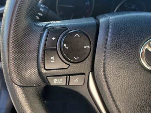 Used 2018 Toyota RAV4 LE image 28