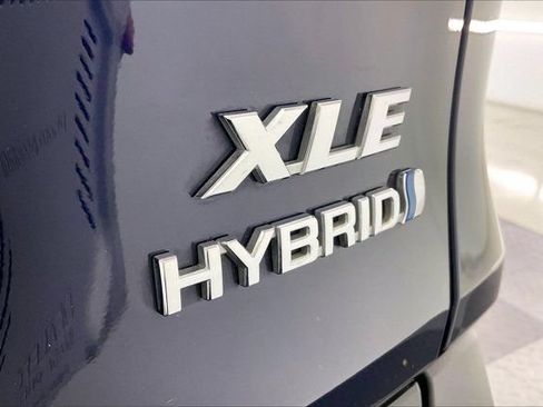 Used 2021 Toyota RAV4 XLE AWD/4WD image 7