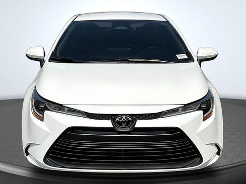 Used 2023 Toyota Corolla LE FWD image 2