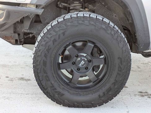 Used 2020 Toyota Tacoma TRD Off-Road image 13