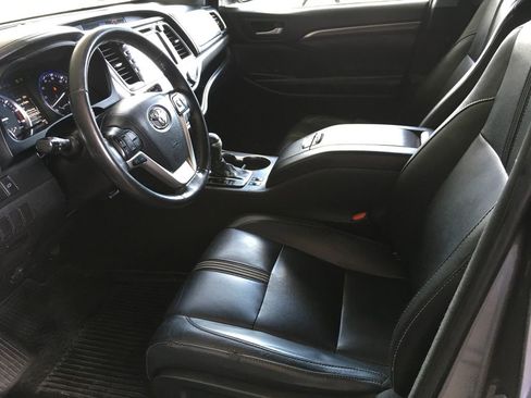 Used 2017 Toyota Highlander SE AWD/4WD image 22