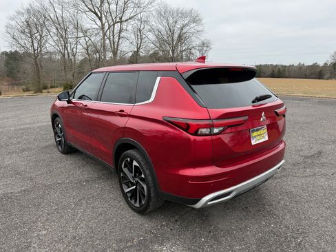 Used 2022 Mitsubishi Outlander SE image 3