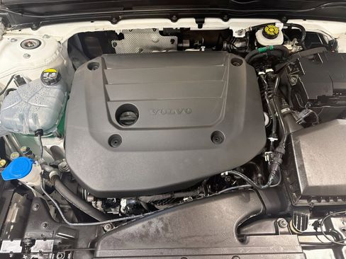 Used 2025 Volvo XC40 B5 Plus AWD/4WD image 36