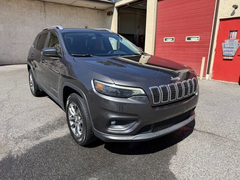 Used 2019 Jeep Cherokee Latitude Plus AWD/4WD image 8