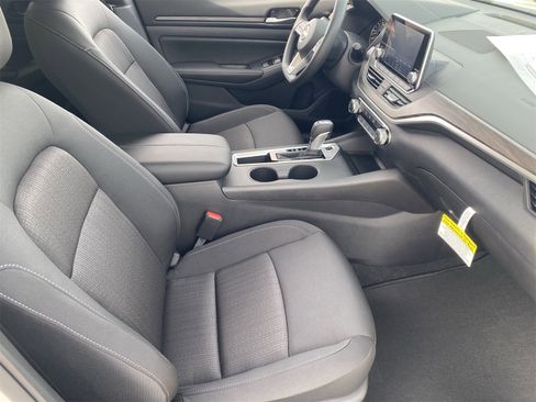 New 2025 Nissan Altima 2.5 SV image 12