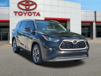 Used 2024 Toyota Highlander XLE AWD/4WD video 1