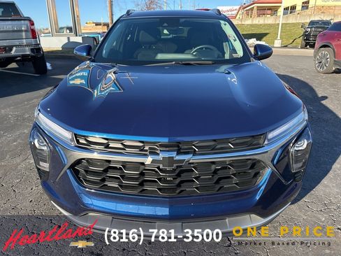Used 2024 Chevrolet Trax LT w/ Driver Confidence Package image 2