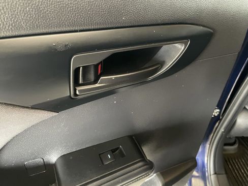 Used 2023 Toyota Highlander LE image 27