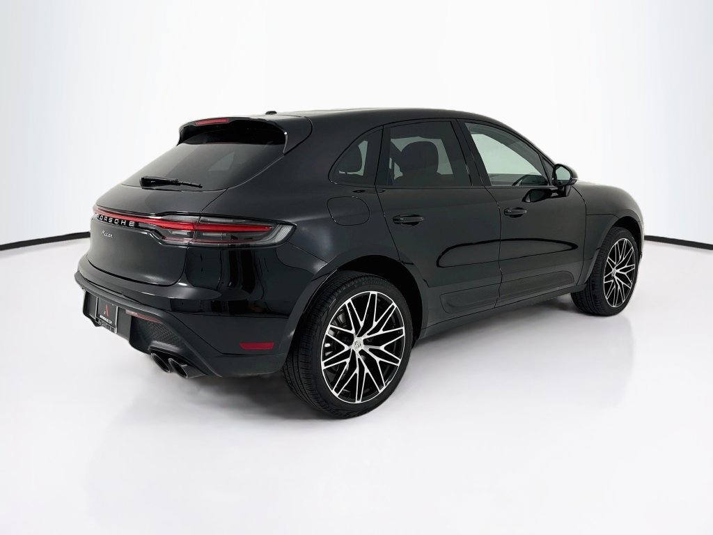 Certified 2026 Porsche Macan AWD/4WD image 9
