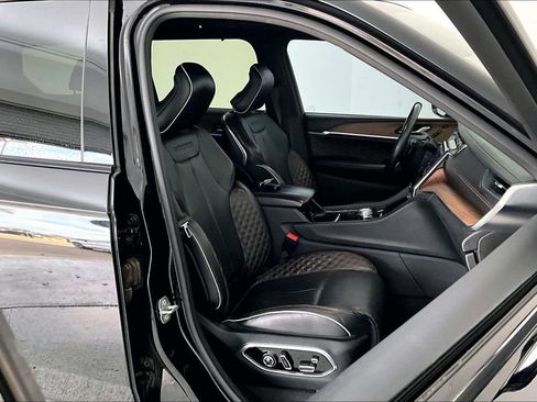 Used 2021 Jeep Grand Cherokee L Summit w/ Luxury Tech Group V image 10