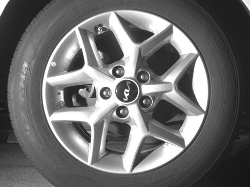 Used 2025 Kia Soul LX w/ LX Technology Package FWD image 15