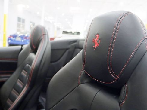 Used 2016 Ferrari California T RWD image 27