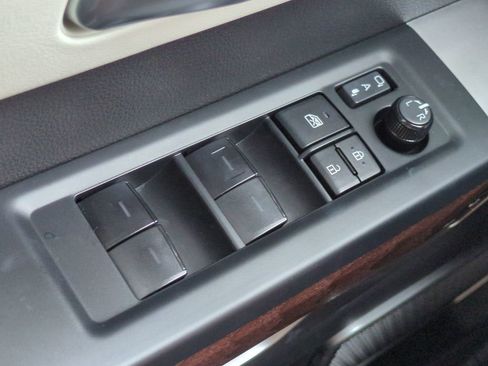 Used 2025 Toyota Sequoia Capstone AWD/4WD image 28