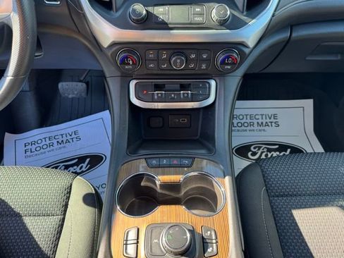 Used 2021 GMC Acadia SLE w/ Driver Convenience Package image 13