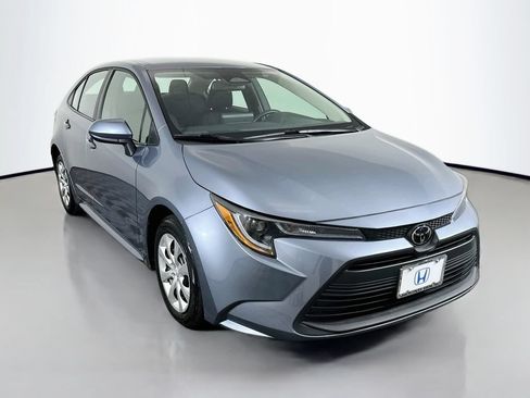 Used 2025 Toyota Corolla LE FWD image 3