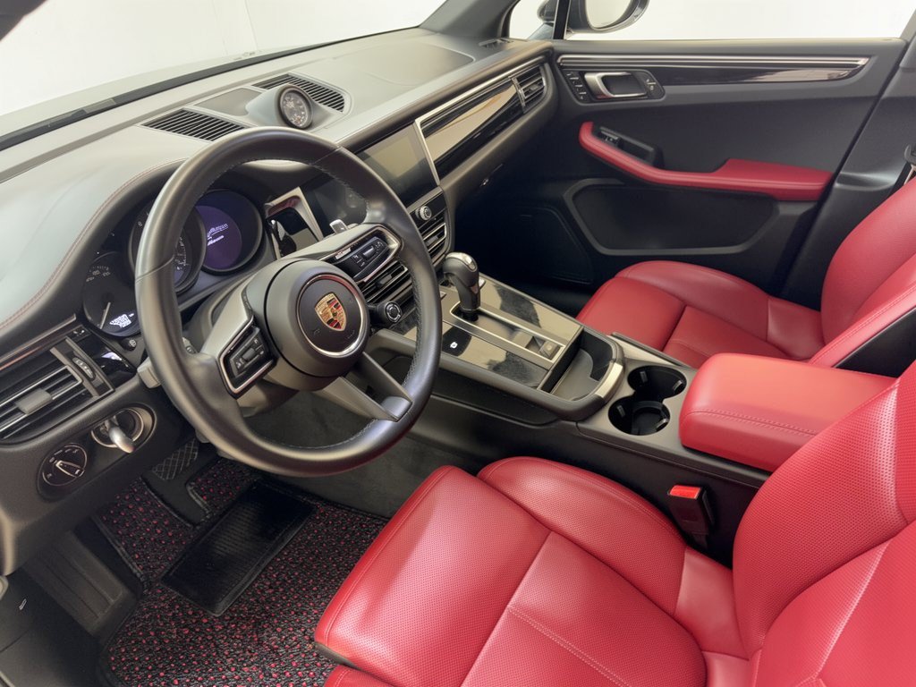 Used 2024 Porsche Macan AWD/4WD image 4