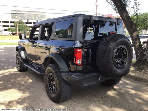 Used 2023 Ford Bronco Black Diamond w/ Sasquatch Package AWD/4WD image 6