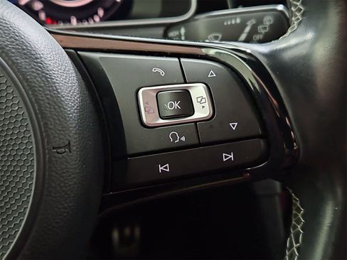 Used 2018 Volkswagen Golf R 4-Door image 24