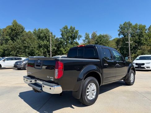 Used 2017 Nissan Frontier SV w/ SV Value Truck Package AWD/4WD image 4