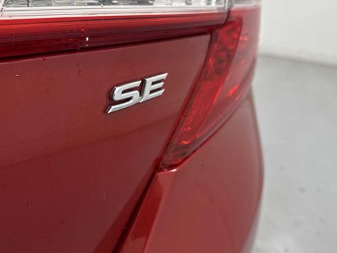 Used 2014 Toyota Camry SE image 27