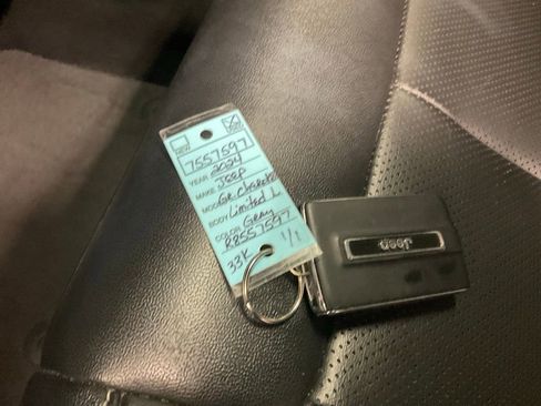 Used 2024 Jeep Grand Cherokee L Limited w/ Luxury Tech Group II AWD/4WD image 30