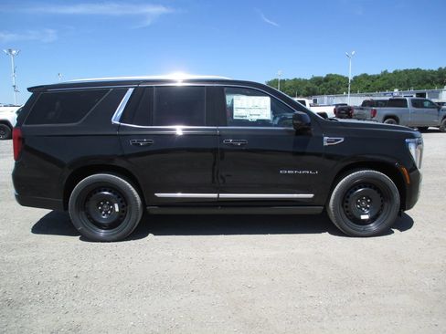 New 2026 GMC Yukon Denali w/ Denali Reserve Package AWD/4WD image 3