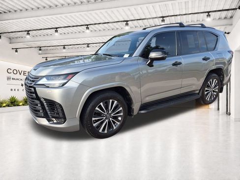 Used 2022 Lexus LX 600 4WD w/ Appearance Package image 4