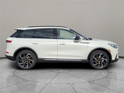 New 2026 Lincoln Corsair Reserve w/ Towing Package image 10