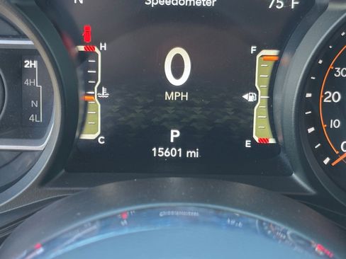 Used 2025 Jeep Wrangler Unlimited Sahara AWD/4WD image 40