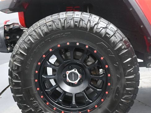 Used 2018 Jeep Wrangler Unlimited Sahara w/ LED Lighting Group AWD/4WD image 13