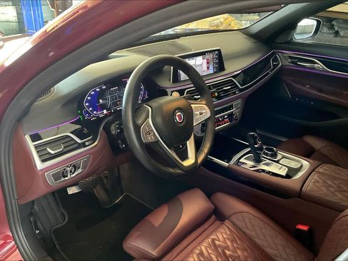 Used 2022 BMW ALPINA B7 xDrive w/ Luxury Rear Seating Package image 17