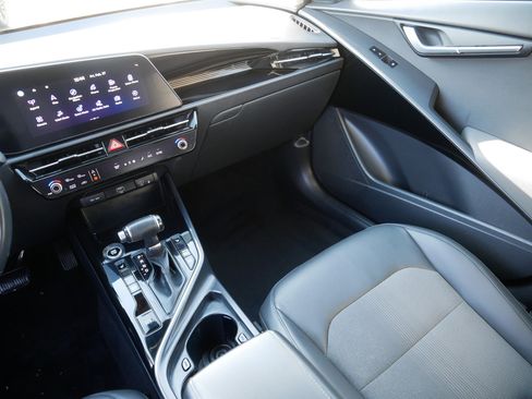 Certified 2023 Kia Niro EX image 11