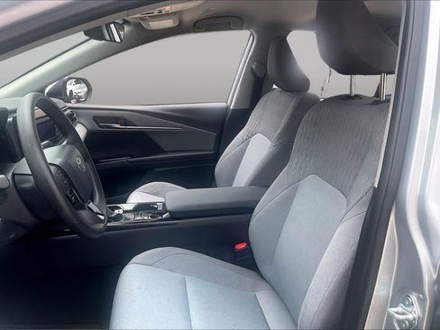 Used 2025 Toyota Camry LE w/ Convenience Package FWD image 8