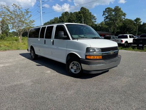 Used 2018 Chevrolet Express 3500 LT w/ LT Preferred Equipment Group RWD image 35