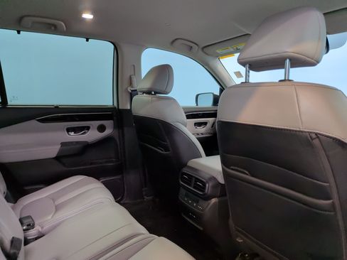 Used 2025 Honda Pilot EX-L image 31