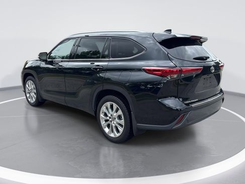 Used 2021 Toyota Highlander Limited AWD/4WD image 3