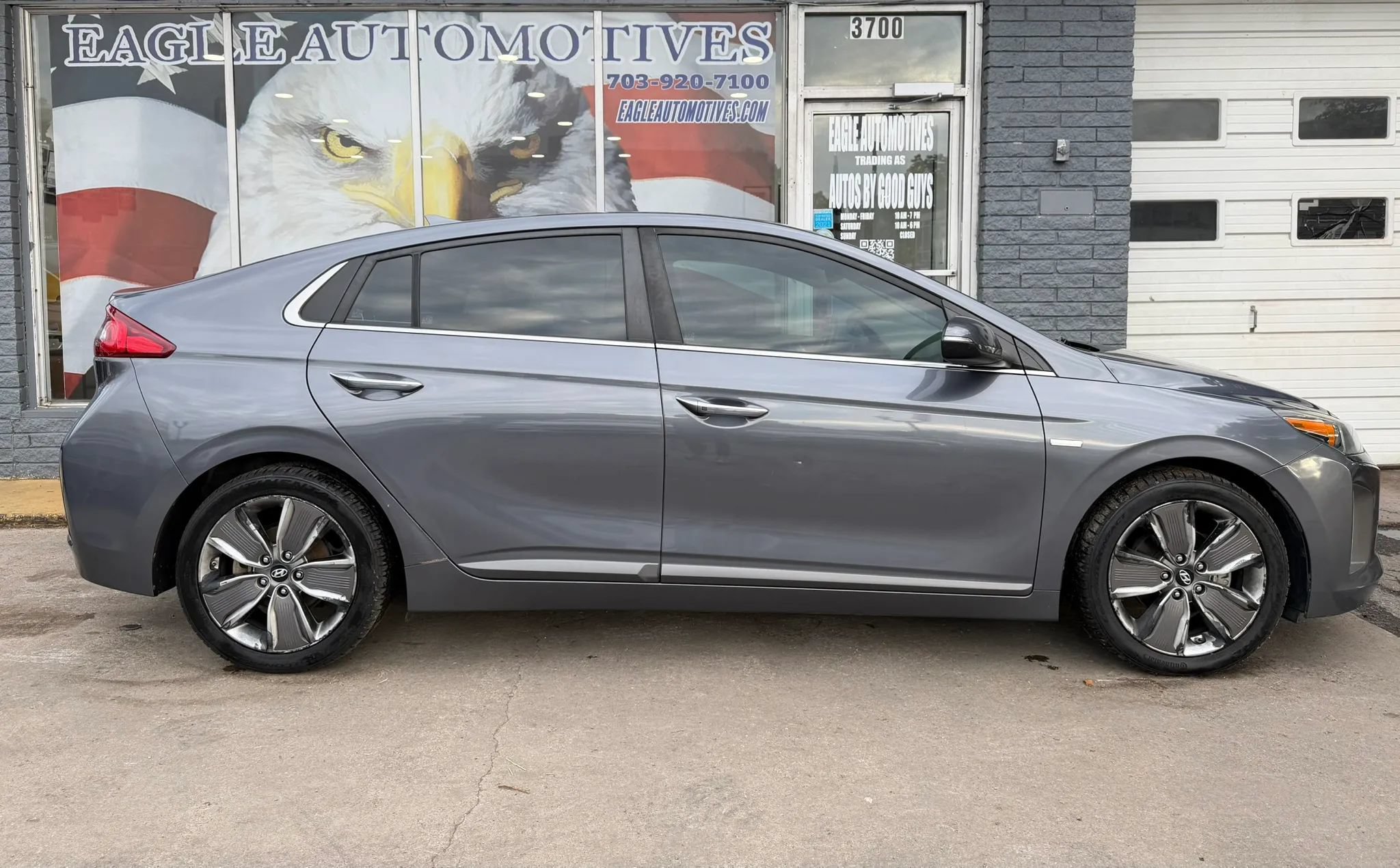 Used 2017 Hyundai Ioniq Limited FWD image 2