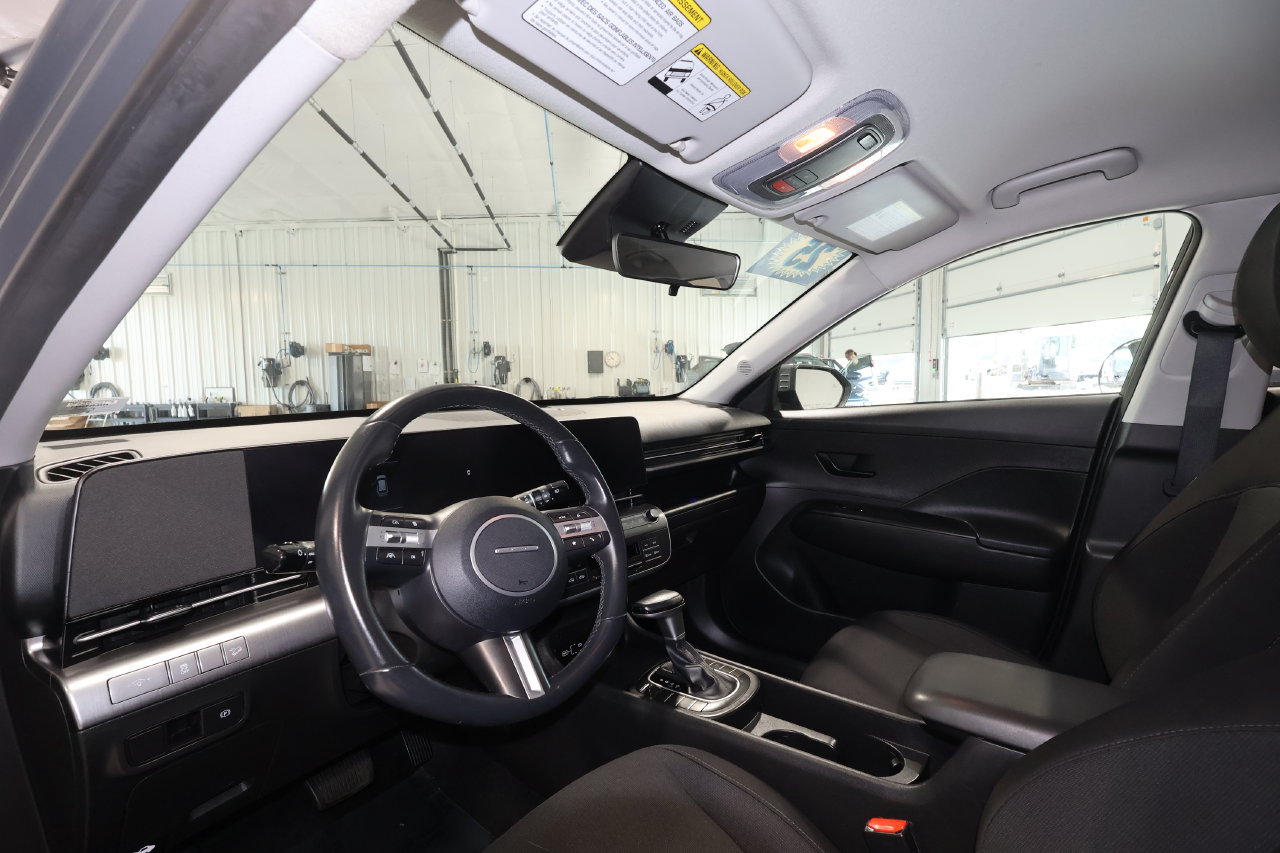 Used 2025 Hyundai Kona SEL FWD image 9