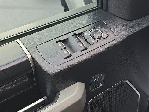 Used 2018 Ford F150 Raptor w/ Equipment Group 802A Luxury image 18