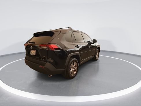 Used 2025 Toyota RAV4 LE AWD/4WD image 8