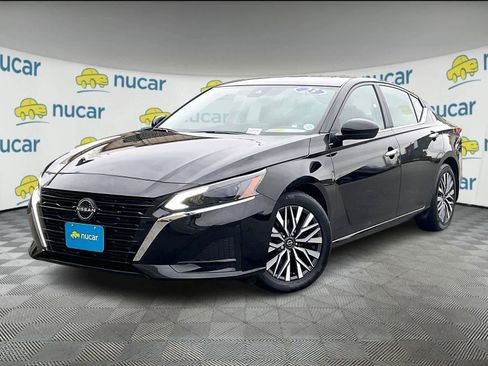 Certified 2023 Nissan Altima 2.5 SV w/ SV Premium Package image 3