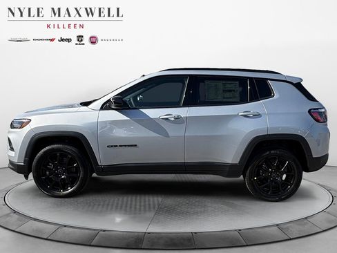 New 2026 Jeep Compass Latitude image 13