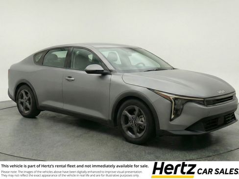 Used 2025 Kia K4 LXS image 1