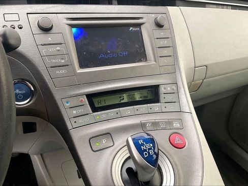 Used 2013 Toyota Prius Two image 16