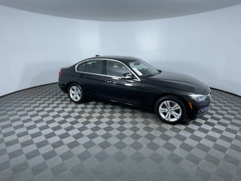 Used 2017 BMW 330i xDrive Sedan image 2